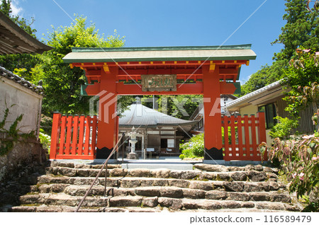Amidaji Temple (Kumano Otorii Gate and Main Hall) [Nachikatsuura Town, Wakayama Prefecture] 116589479