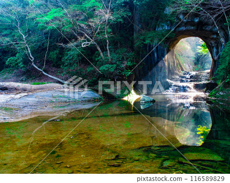 Deep groove waterfall Deep groove waterfall 116589829