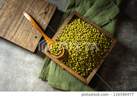 green beans on a wooden spoon green beans on a wooden spoon 116590477