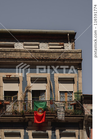 The image shows a building with a flag displayed from the balcony 116591774