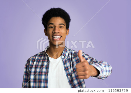 Recommend you. Happy guy showing thumb up and smiling over pink background 116593759