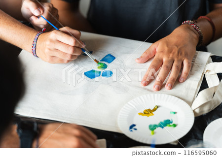 Group of friends holding a painting workshop during international friendship day 116595060