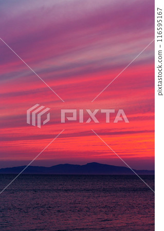 黃昏時瀨戶內海和小豆島的剪影 黃昏時瀨戶內海和小豆島的剪影 116595167