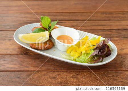 Thai Fish Cake With Salad and lemon 116595169