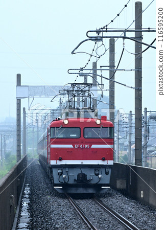 An electric locomotive pulling passenger cars climbs the slope in the drizzle: Cassiopeia 25th Anniversary Operation. Higashiwashinomiya An electric locomotive pulling passenger cars climbs the slope in the drizzle: Cassiopeia 25th Anniversary Operation. Higashiwashinomiya 116595200