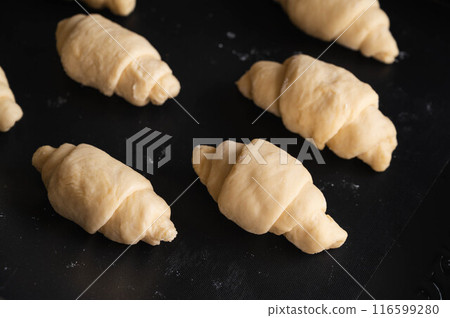 Bread making: shaping and second fermentation Bread making: shaping and second fermentation 116599280