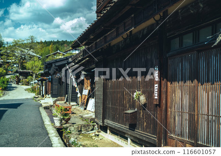 [Nagano and Gifu Prefectures] Historic streets of Nakasendo 116601057