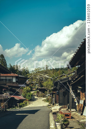 [Nagano and Gifu Prefectures] Historic streets of Nakasendo 116601059