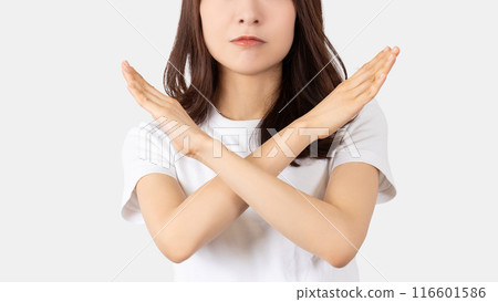 日本女人雙手交叉擺姿勢 116601586