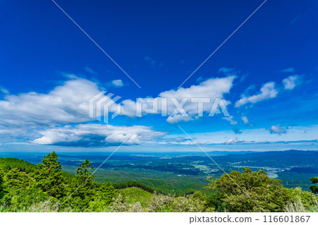 從三重縣津市青山高原的展望台眺望伊勢灣 116601867