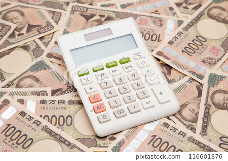 A large amount of 10,000 yen bills (new banknotes) and a calculator A large amount of 10,000 yen bills (new banknotes) and a calculator 116601876