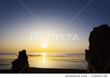 Early spring sunset at Takise Beach in Hokkaido Early spring sunset at Takise Beach in Hokkaido 116602186