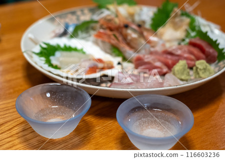[#函館]生魚片與清酒拼盤 116603236
