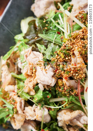 Pork shabu-shabu salad 116603573