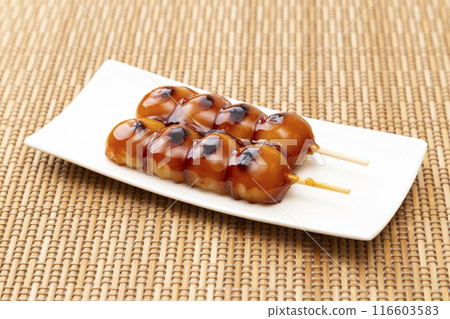 Mitarashi dango on a placemat 116603583