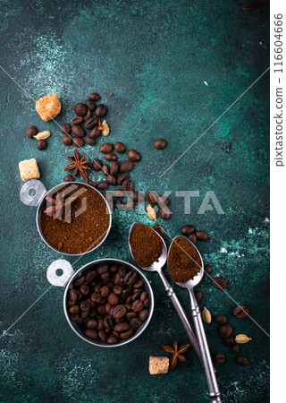 Grounded coffee, beans, coffe maker and spicces 116604666