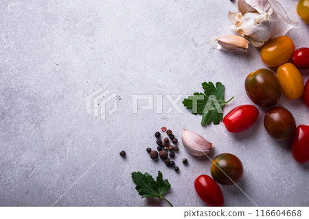 Assortment of different cherry tomatoes 116604668