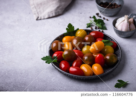 Assortment of different cherry tomatoes 116604776