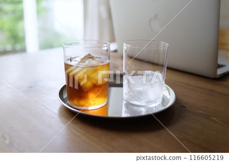 Enjoying barley tea as a snack during breaks from work in summer Enjoying barley tea as a snack during breaks from work in summer 116605219