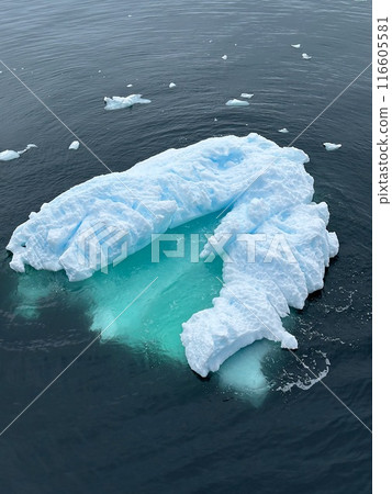 Drift ice in the Antarctic Ocean Drift ice in the Antarctic Ocean 116605581