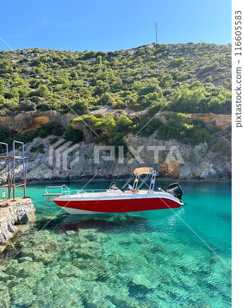 漂浮在札金索斯海中的小船 漂浮在札金索斯海中的小船 116605583