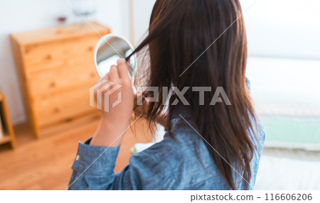 Women who do hair care 116606206