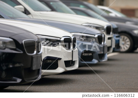 排隊的豪華汽車圖片 116606312