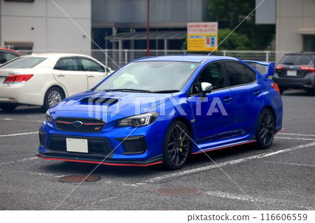 Image of a sports car in a parking lot 116606559