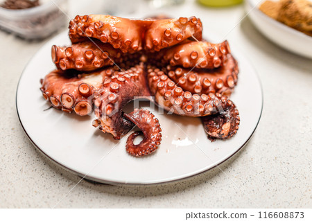 Boiled red octopus is taken out of the pan. 116608873