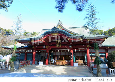 兵庫縣西宮市的西宮神社（西宮惠比壽）的參拜殿和倒置的門松（對角線正面） 116610593