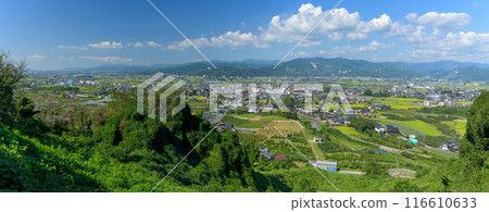 以初夏的陽光與藍天為背景，從浮羽稻荷神社眺望壯麗的全景（福岡縣浮羽市） 浮羽稻荷神社 116610633
