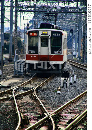 當它在日光路快速行駛時...快速列車6050系列 116610937
