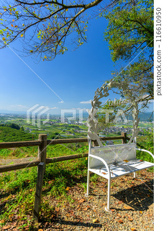 Early summer sunlight and a bench on the observation deck at Jogahana Park, Ukiha Inari Shrine (Ukiha City) Early summer sunlight and a bench on the observation deck at Jogahana Park, Ukiha Inari Shrine (Ukiha City) 116610950