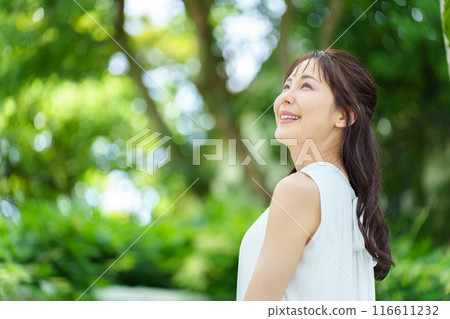 A woman relaxing in the park A woman relaxing in the park 116611232