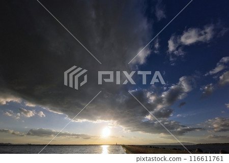 傍晚的天空和港口，雲彩動感 / 初冬 / 超廣角 / 天基 / 231124pm 116611761