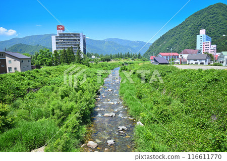 新潟縣湯澤町大元太河、岩原橋下游、湯澤站方向山水風景 新潟縣湯澤町大元太河、岩原橋下游、湯澤站方向山水風景 116611770