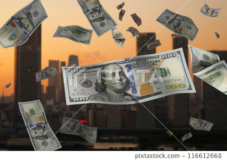 一張 100 美元鈔票破裂的圖片 116612668