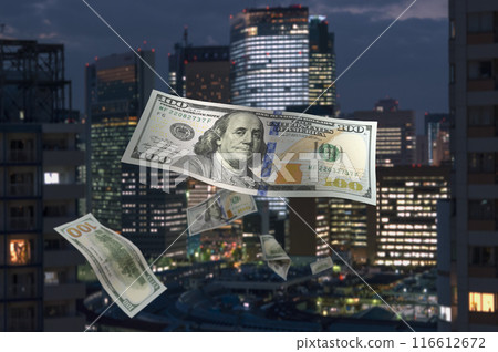 一張 100 美元鈔票破裂的圖片 116612672