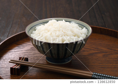 在一個茶碗裡盛飯 在一個茶碗裡盛飯 116612850