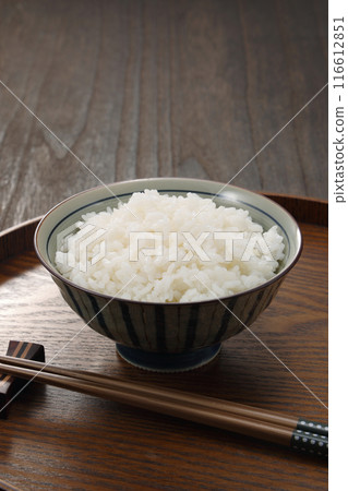 在一個茶碗裡盛飯 在一個茶碗裡盛飯 116612851