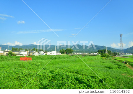 從JR東上越線長岡站到越後川口站的車窗所看到的景色（2022年夏天） 116614592