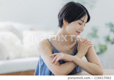 藍色吊帶背心的女人 116617062