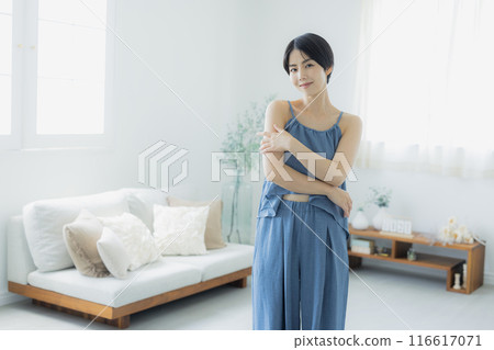 藍色吊帶背心的女人 116617071