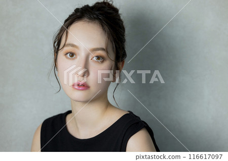 black sleeveless woman 116617097