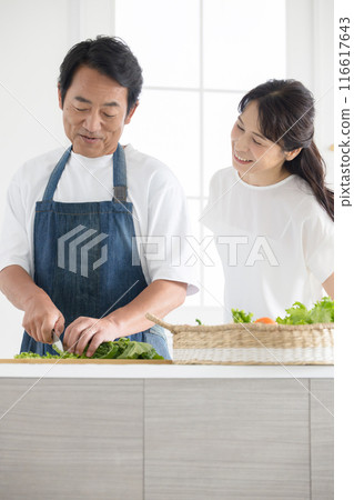 A couple cooking in the kitchen 116617643
