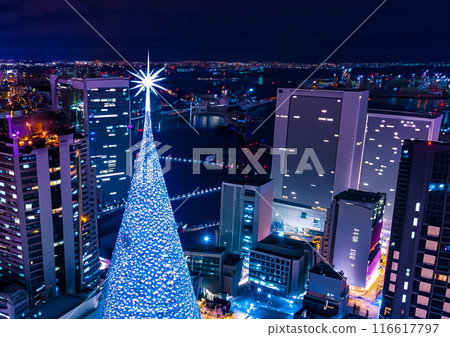 A huge Christmas tree in the city centre 116617797