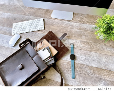 生活風格單肩包智慧型手機和書寫用具 生活風格單肩包智慧型手機和書寫用具 116618137