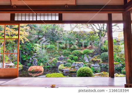 Beautiful autumn foliage at Ohara Jikkoin Temple, Keishin-en (Sakyo Ward, Kyoto City) Beautiful autumn foliage at Ohara Jikkoin Temple, Keishin-en (Sakyo Ward, Kyoto City) 116618394