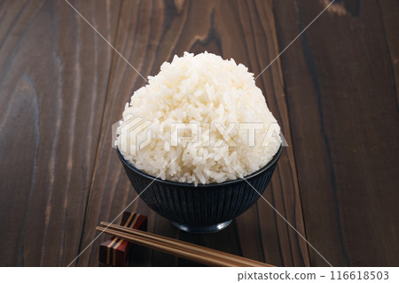 大碗米飯裝在碗裡 大碗米飯裝在碗裡 116618503