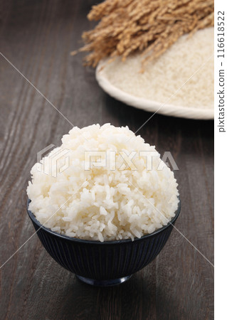 大碗米飯裝在碗裡 大碗米飯裝在碗裡 116618522